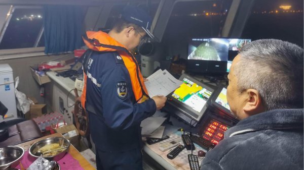 配查网 近3000斤梭子蟹! 舟山海警查获今年首起非法捕捞案