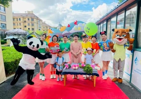 泓利财富 幼儿园送糖果小学发种子，威海开学仪式太暖心，你家孩子喜欢吗？